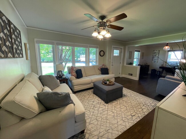 Building Photo - Updated 3 Bedroom Home
