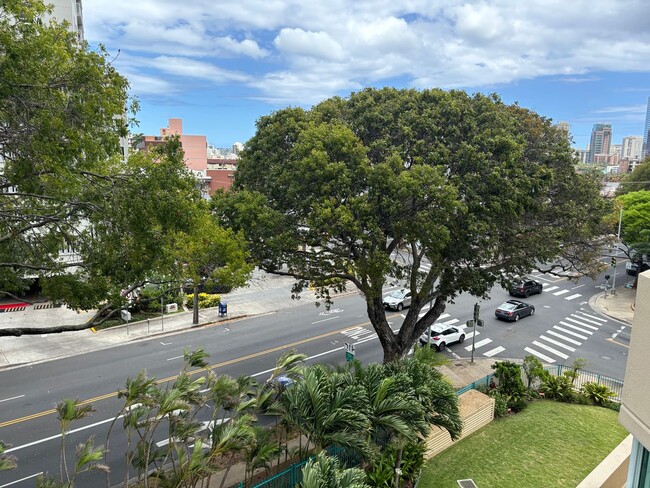 Foto del edificio - One Kalakaua Senior Living for 55+/2 bdrm,...