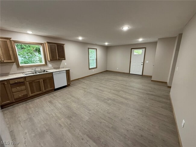 Building Photo - 430 2nd Dr NE