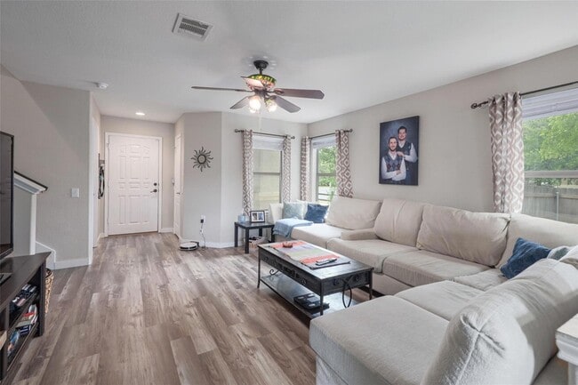 Building Photo - 5307 Viewpoint Dr