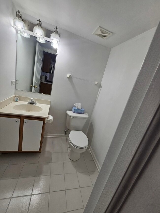 Building Photo - 1327 Sugar Ct