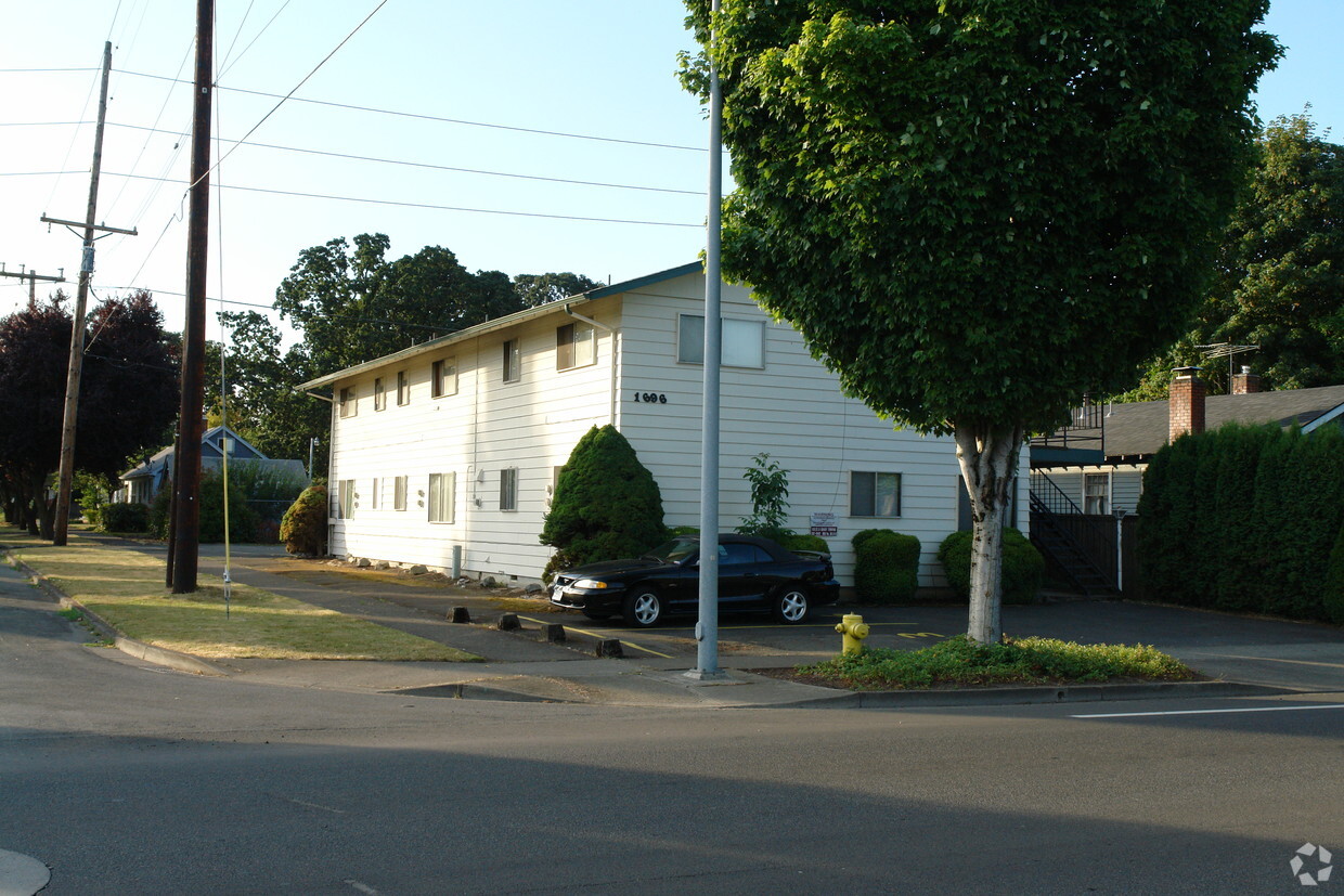 Building Photo - 1686 Liberty St NE