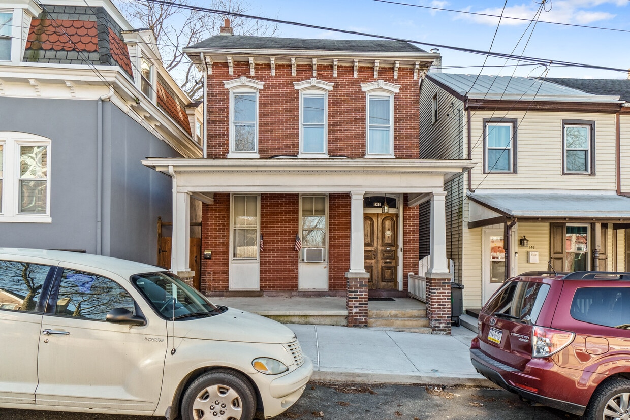 148 Walnut St Unit 2, Pottstown, PA 19464 Apartments in Pottstown, PA