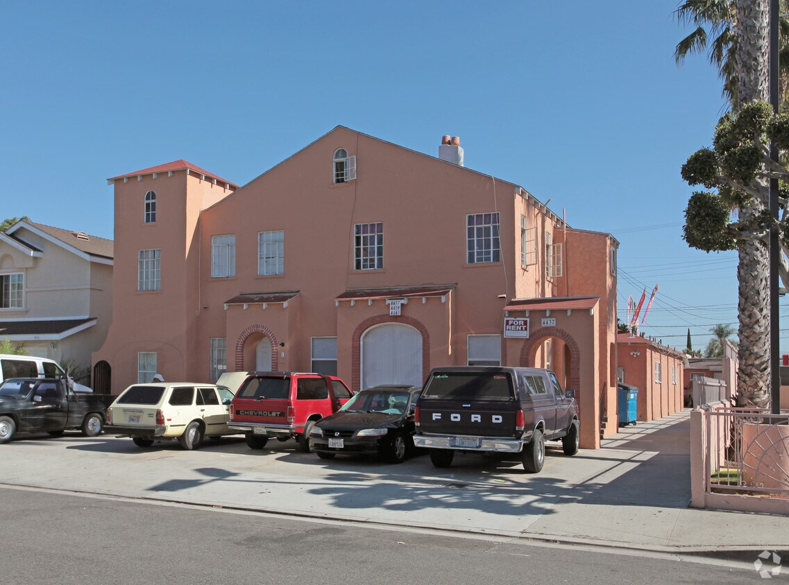 Foto principal - 4437-4443 E 58th St