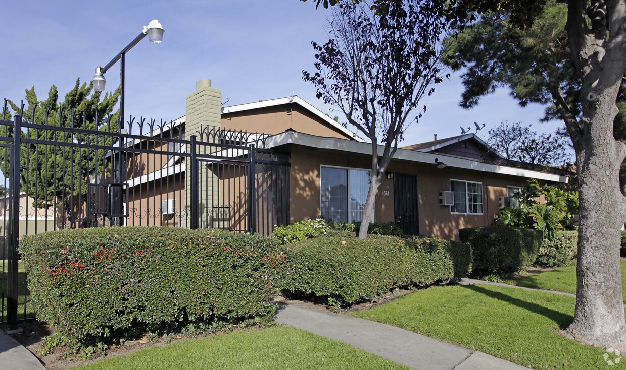 Primary Photo - 4564 Bandera St