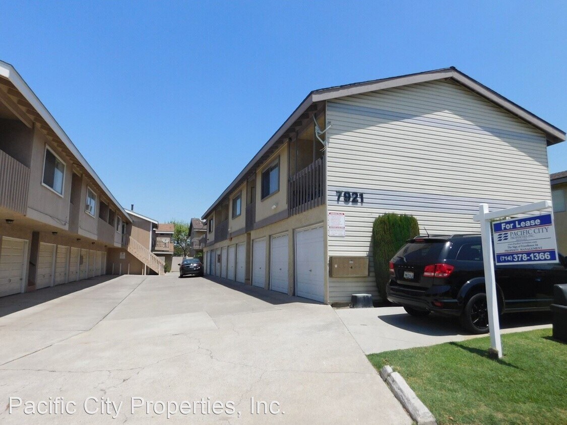 Foto principal - 7921 Stark Drive