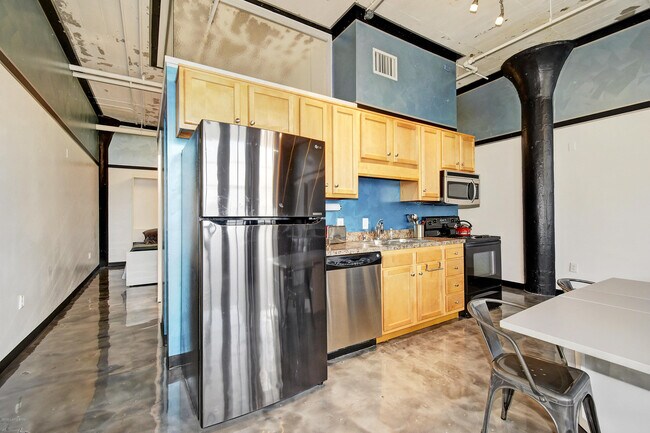 Foto del edificio - 815 E Market St