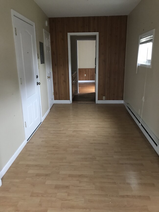 Building Photo - 248 Oakwood Ave