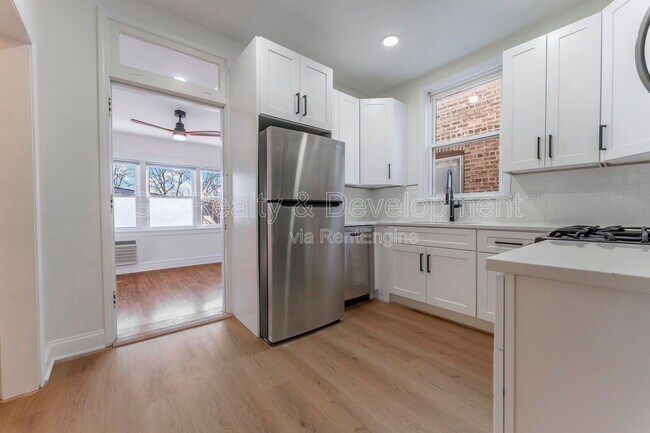 Foto del edificio - 5737 N Washtenaw Ave