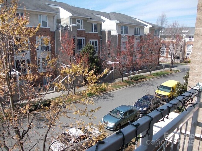 Building Photo - 641 Raphael Place