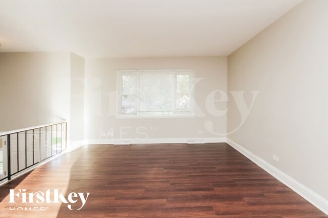 Foto del edificio - 0N084 Elmwood St