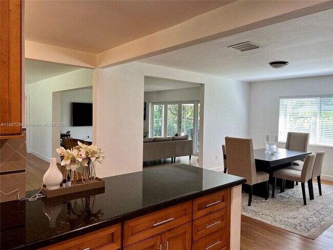 Foto del edificio - 5800 SW 100th St