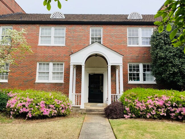 Breezeway entrance - 2832 Thornhill Rd