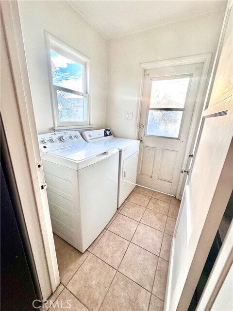 Building Photo - 15523 Ruthelen St