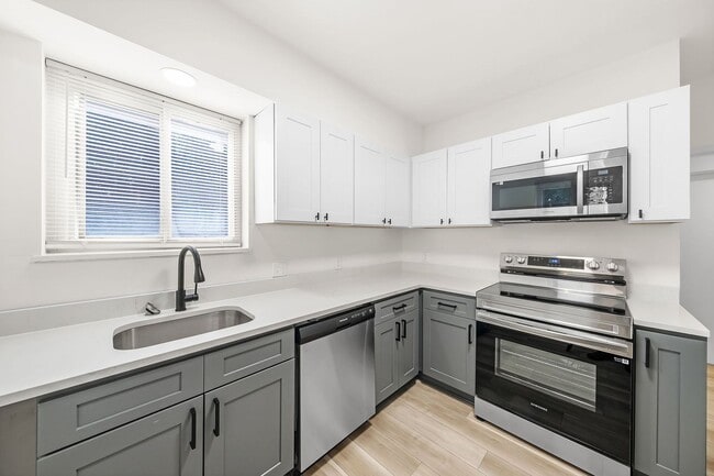 Building Photo - 18975 Hilliard Blvd