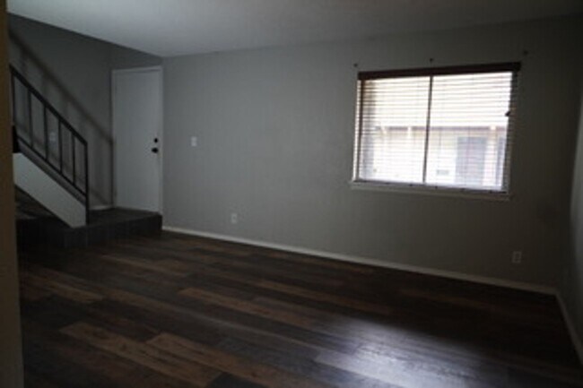 Foto del edificio - Wonderful 1-bedroom, 1.5-bath loft style condo!