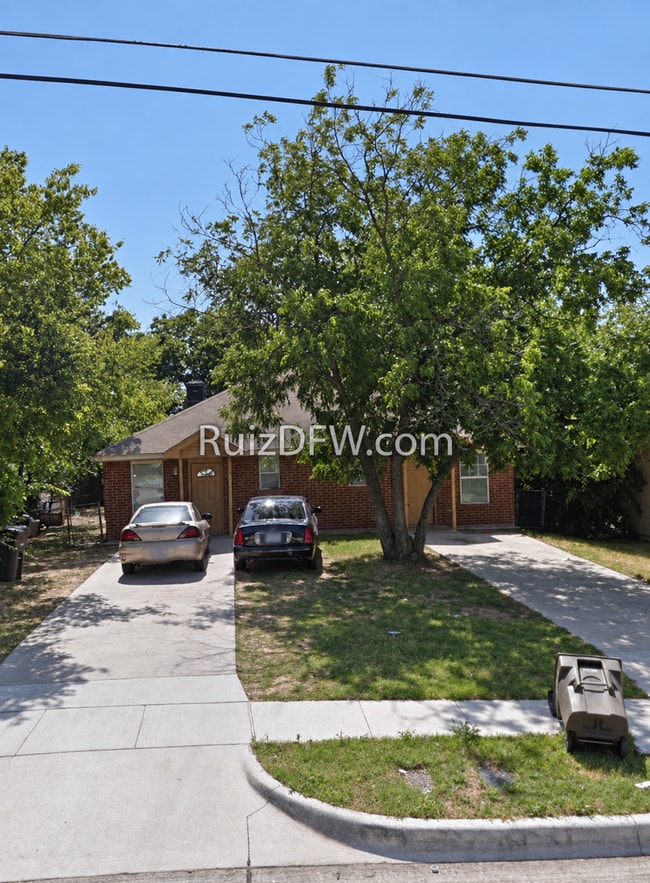 Building Photo - 3328-3330 Bright St