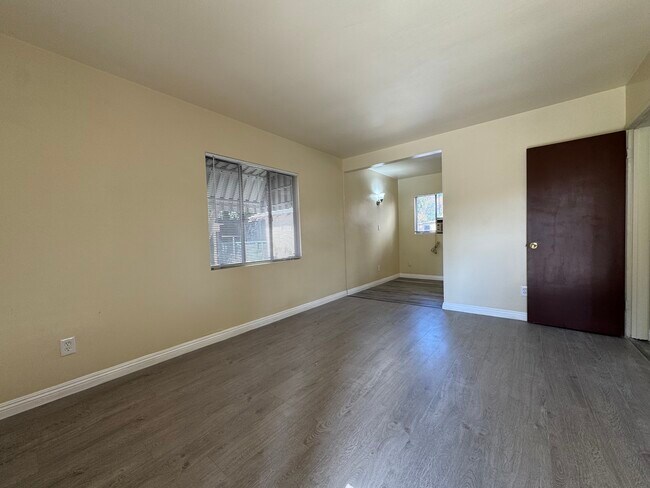 Foto del edificio - 6727 Pickering Ave
