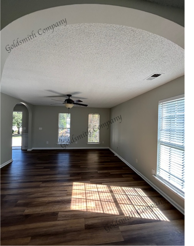 Foto del edificio - 107 Stapleford Park Drive