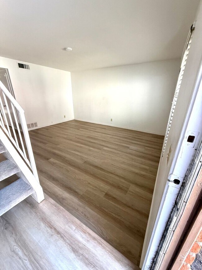 Building Photo - **Coming Soon** Upgraded Lake Forest Condo...