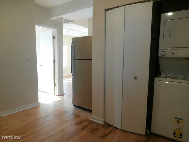 Foto del edificio - 2450 W Albion Ave