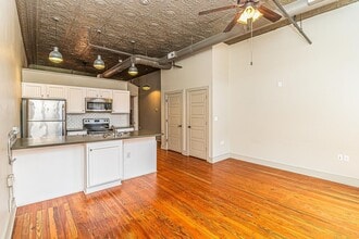 Building Photo - 215 Nash St