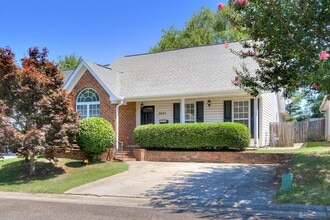 Building Photo - 2027 Glennfield Ln