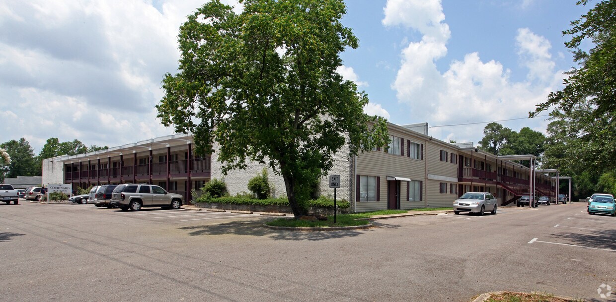 Foto del edificio - Courtyard Apartments