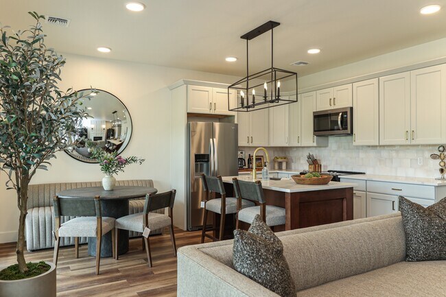 Foto del edificio - 1745 E Rex Rd