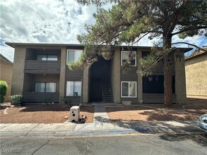 Building Photo - 4571 Carriage Park Dr