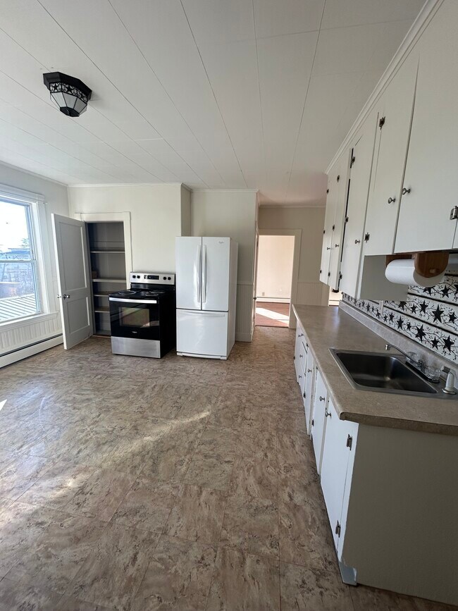 Building Photo - 932 Lisbon St