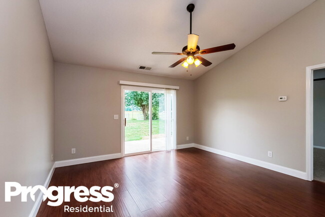 Building Photo - 1084 Meadowbrook Ln SW