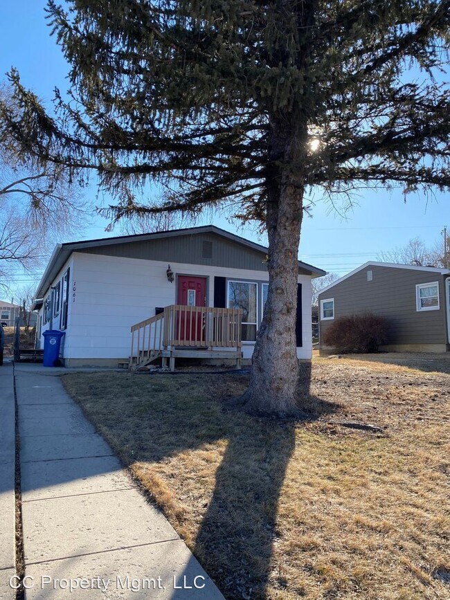 Building Photo - 3 br, 1 bath House - 1061 E Ohio St