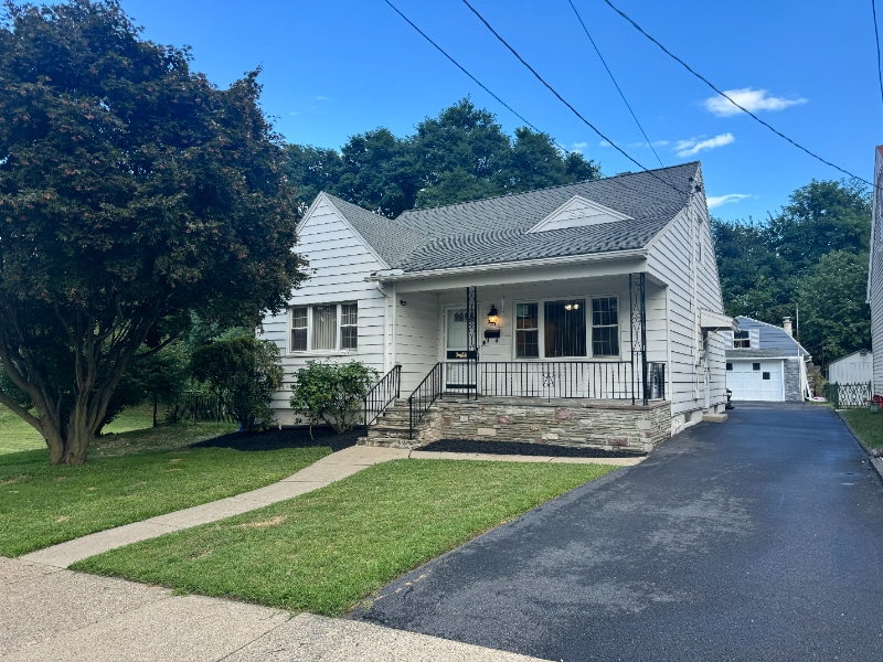 Primary Photo - 267 Simpson St