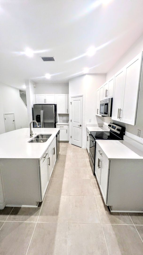 Building Photo - Annual UNfurnished 3/ 2 1/2 townhome in great location near I-75 at Skye Ranch