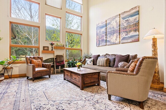 Foto del edificio - 81 Elmgreen Ln