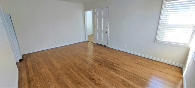 Foto del edificio - 15626 Grevillea Ave