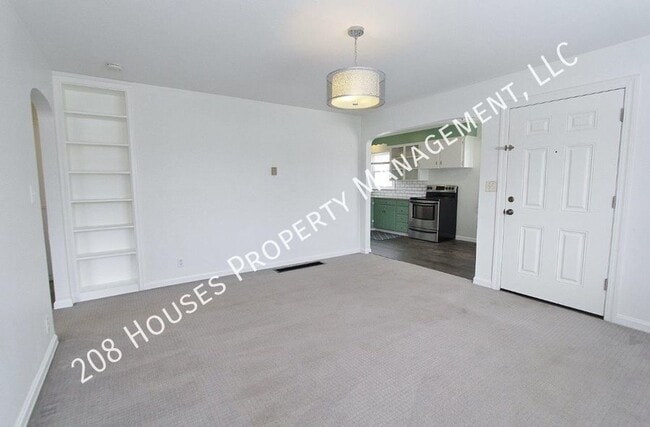 Building Photo - Charming Single-Level Home