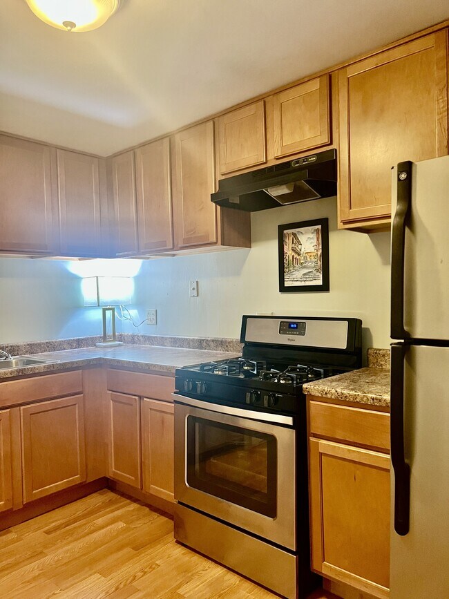 Foto del edificio - 3647 N Newland Ave