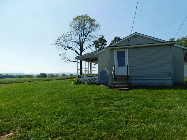 Foto del edificio - Renovated House with Farm Location on WV/V...