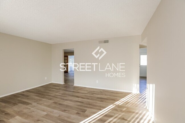 Foto del edificio - NOW OFFERING FIRST FULL MONTH FREE!