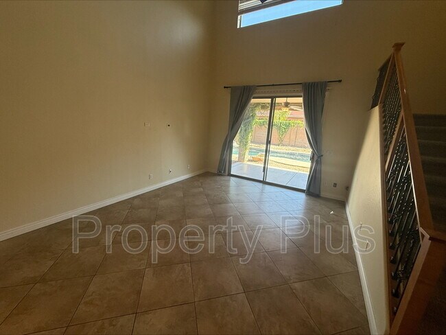 Foto del edificio - 8355 W Molly Ln