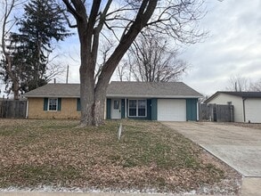 Building Photo - 913 Middle Dr