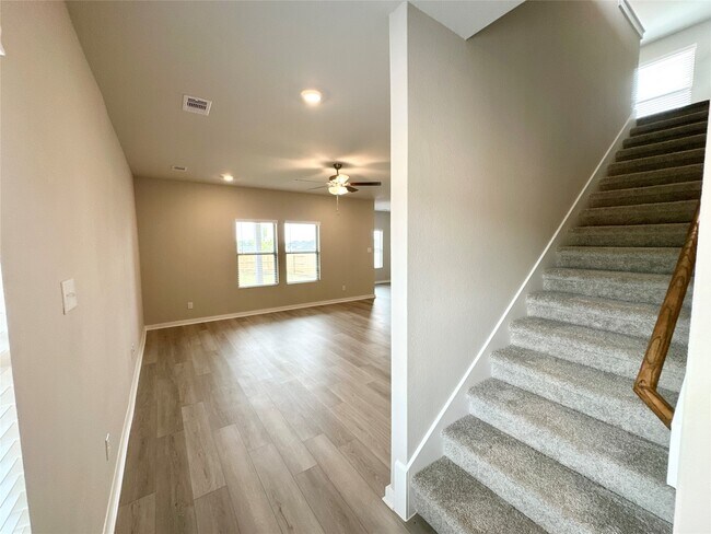 Building Photo - 12198 Ridge Top Dr