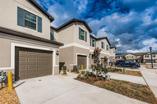 Foto del edificio - 8327 Crescent Oaks Dr