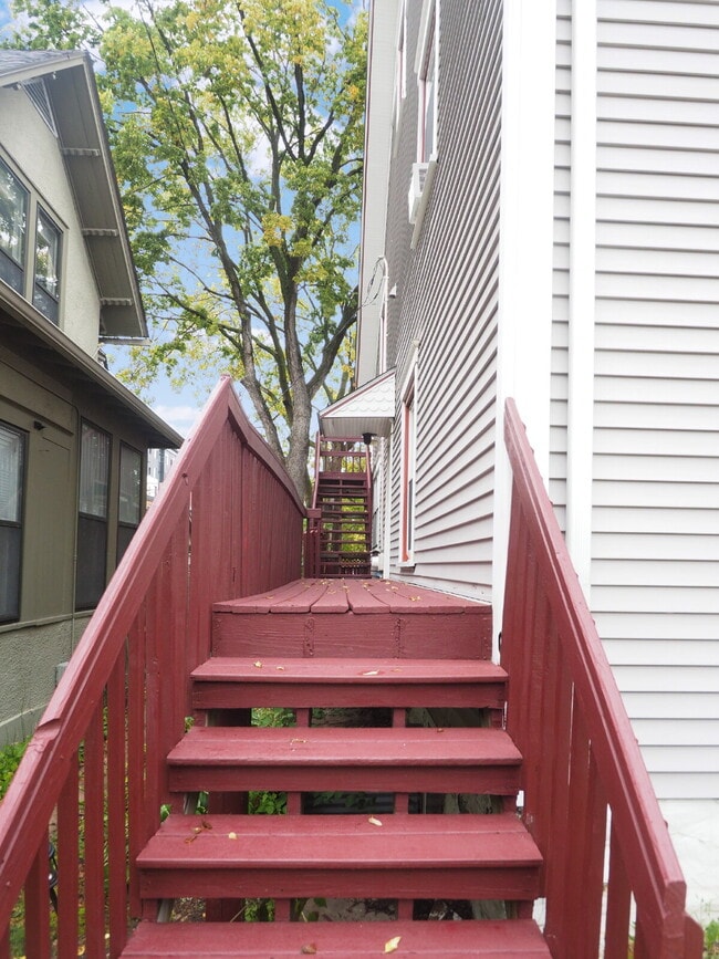 Building Photo - 3 Bedroom in the Heart of Uptown (Pets welcome)