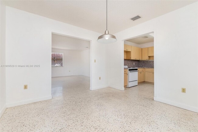 Foto del edificio - 3076 SW 17th St