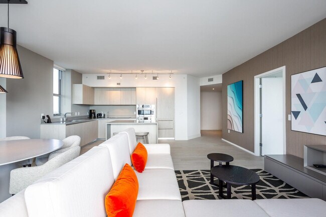 Building Photo - 2721 Hallandale Beach Blvd