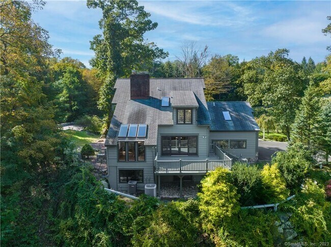 Building Photo - 388 Taconic Rd