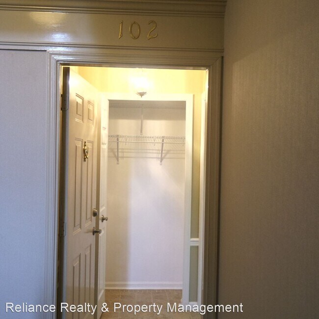 Building Photo - 2 br, 1 bath House - 1003 Foxhunt Terrace ...